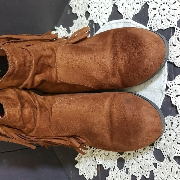 𝅺qupid fringe brown booties size 6.5 - Picture 2 of 8